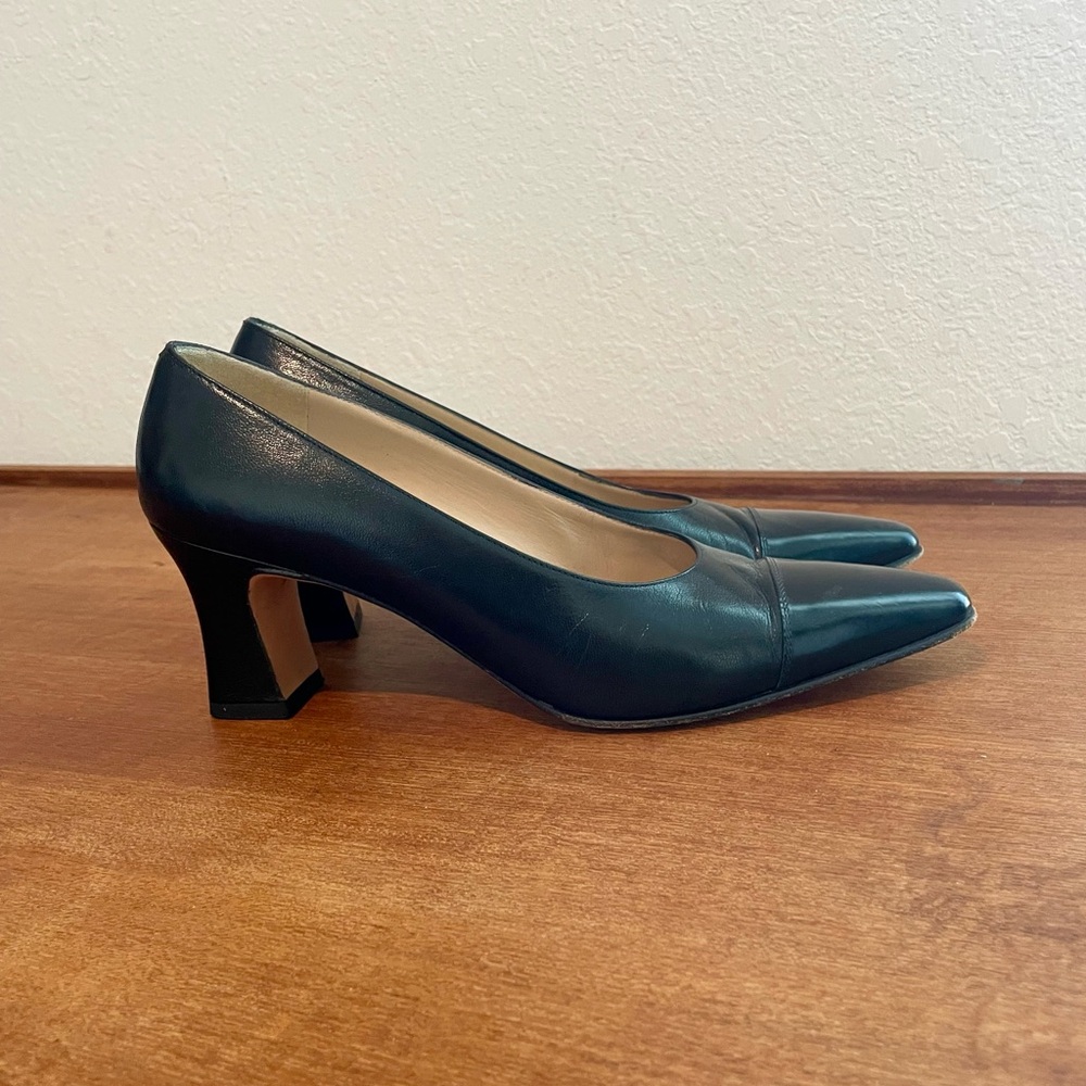 Vintage 1960s Salvatore Ferragamo Italian Cap Toe Black Leather Pumps Size 7AA - Picture 3 of 14